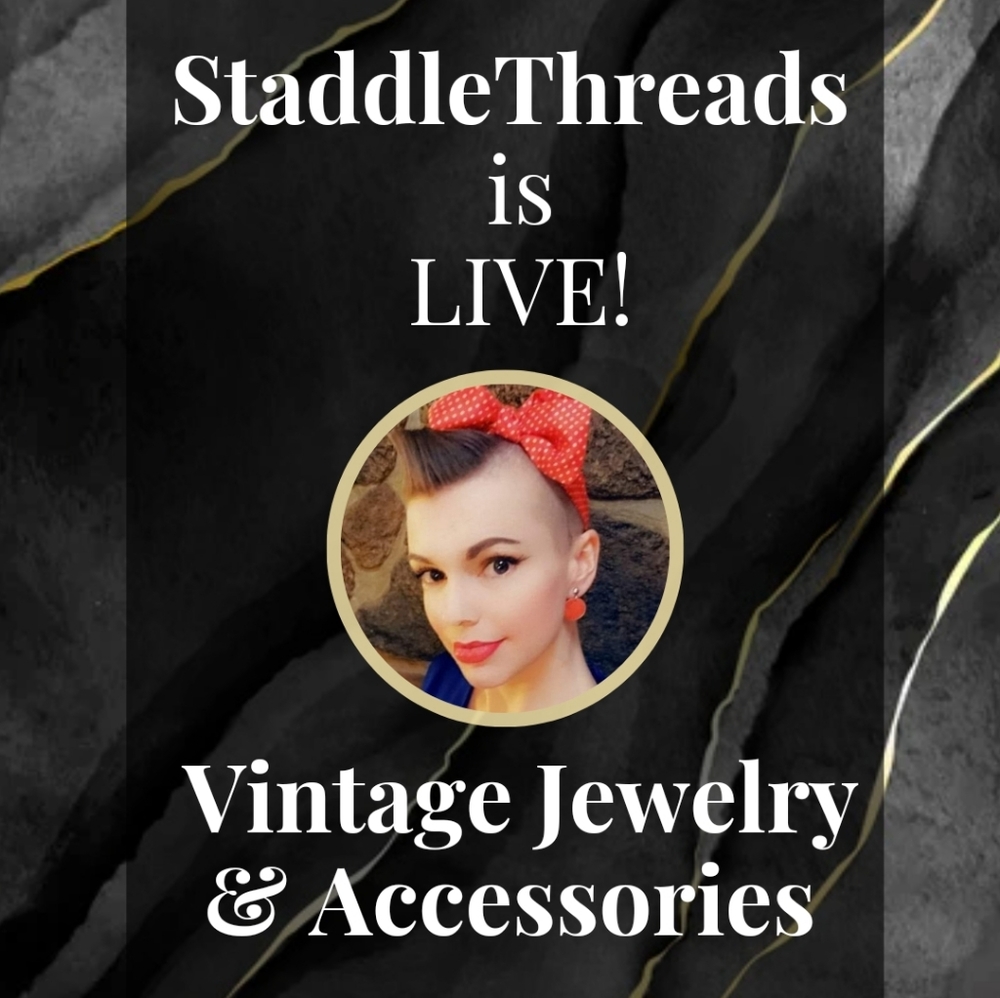 StaddleThreads is LIVE. Like this listing to be notified when I go LIVE! 💕
